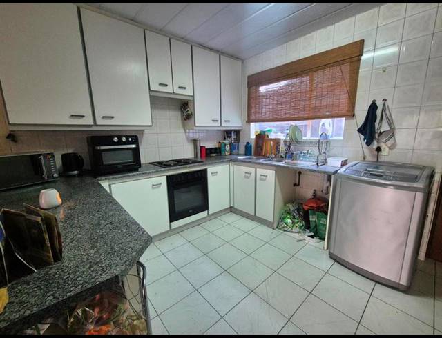 2 BEDROOM APARTMENT FOR SALE IN RACEVIEW